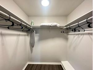 Modern & Stylish Apartment Space in the Heart of Bay Area Houston