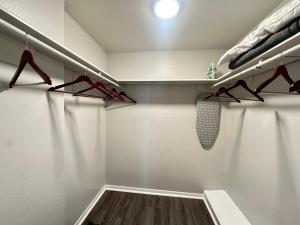 Modern & Stylish Apartment Space in the Heart of Bay Area Houston