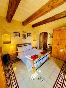 Ta Majsi farmhouse with indoor heated pool