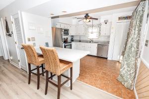 Oceanside, Close to Ocean, Grocery store and shopping! KD104, Cake by the Ocean
