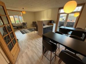 Folsted - Værelse 101 med eget badeværelse og fri parkering