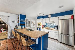 Vacation House! 6BR, FREE Heated Pool, Arcade & Hot Tub