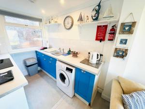 2 Bedroom Chalet SB88, Sandown, Isle of Wight, Dog Friendly