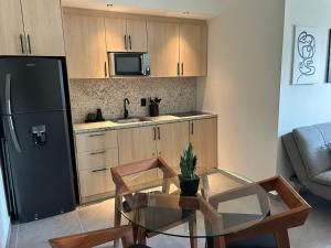 Stylish 2BR Condo near the 5th Avenue & the Beach