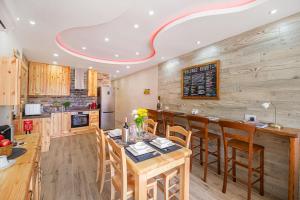 40sec walk to Xlendi Beach - Fully Air Con & Heated Brand New Central Apartment