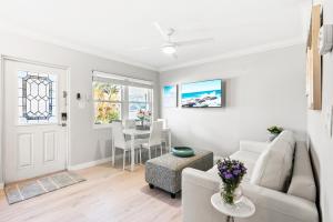 100 Steps to beach access - 5 minute walk to the Village - Private Porch