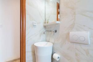 Acropolis & Lycabetus View Helios Residence