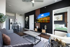 Downtown 1BR-w pool&parkng,Near Rvrwalk & Conv Ctr