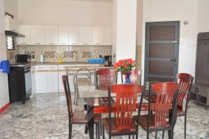 Villa Louis T2 ou T3 Appartements-toutConfort avec1 Ch ou 2 Ch Salle de BainWC SalonCuisineEquipéeCentreVilleDe Diego-SuarezMADAGASCAR