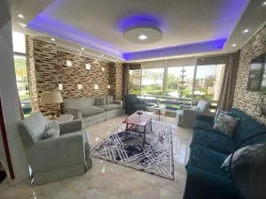 Salah Eldin 2 bed rooms Super Lux Chalet apartment , Garden&sea view, first floor , Family only سوبر لوكس شاليه دور اول المعموره الشاطىء بجوار المنتزه Mamoura Alexandria مع كارنيهات الدخول طول السنه و الشاطىء الخاص من اول مايو لنهايه اكتوبر للعائلات فقط - 阿尔马姆拉赫