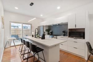 Holiday Special 2 Houses Duplex Rental with 6 bdrms