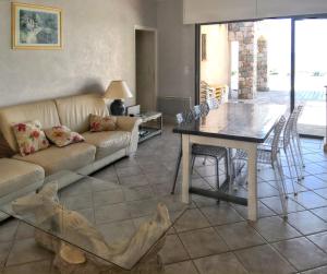 Villas Villa panoramique avec vue mer et montagne a Corbara : photos des chambres