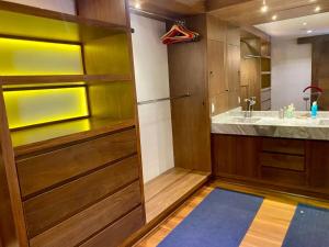 Luxury House with Terraces and Jacuzzi