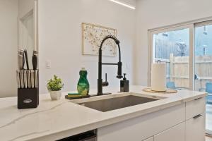 3 BDRM 2 and a Half Bath - House Private Yard Duplex