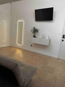 Tiny Home Tranquil Central Location