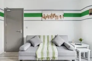 Contractor Luxury House - Sleep 6 - Ultra Fast WIFI - Free Parking - Long Term Stays - Birkenhead