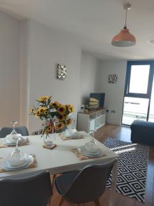 Lovely Stylish 2 bedroom serviced apartment in Sheffield FREE WiFi