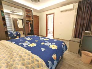 Roxy Square Apartment