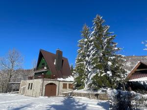CASA NATURA - charming chalet with hot tub