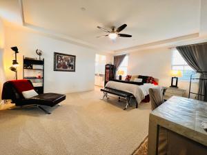 fresh, roomy airport & Uc close