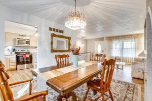 12 Mi to Dtwn St Louis Family Home with Fireplaces!