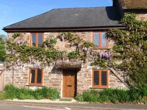 Pretty 15th Century Cottage Family dog friendly - Modbury