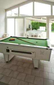 Villa spacieuse et élégante à Meynes avec piscine privée