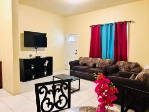 The Rest Stop- Gated Community-24 Hrs Security