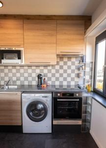 Jacuzzi & free parking at Andries Place