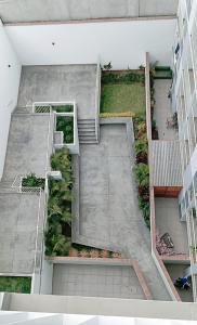 Se alquila habitación con cama King y baño privado