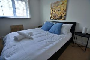3 bed London home, free parking & self check in