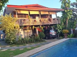 Casas de Ruumar Bed and Breakfast-Bar-Two rooms for family available - Sagbayan
