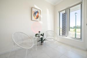 Bottlebrush Retreat - 4BR Home in Griffin