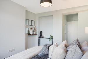 8 Bed home all-ensuites with multiple free parking