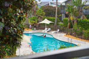 3BDRM Coastal Oasis in Magenta