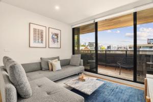 Bright 2-Bed Apartment in Fitzroys Heart
