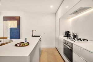 Bright 2-Bed Apartment in Fitzroys Heart