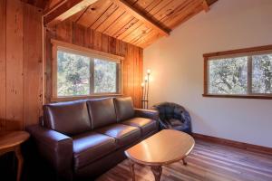 Tranquility House-Riverfront-Fireplace-Sleeps six