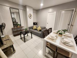 2 br City and Mountain View 1016