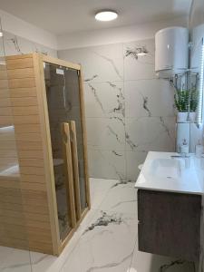 Apartments with parking space Podstrana, Split - 23706