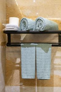 Best Condo in Makati Near Airport and FREE Parking!