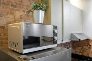 Best Condo in Makati Near Airport and FREE Parking!