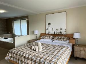 Lipscombe Escape panoramic views luxury and space