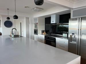 Lipscombe Escape panoramic views luxury and space