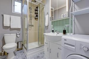 Sleeps 4,Roof Garden, Top Apartment, Zone 2 Cls Central