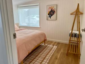 NEW Magpie Sands - 3 Bedroom home - Downstairs only, 1 min walk to Aldinga Beach