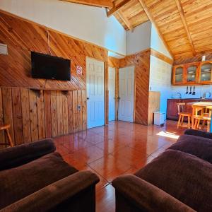 Cabañas y Tinajas Borde río