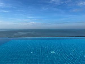 Beachfront 3BR with sunset view & Rooftop pool