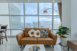 Maritime Seaview Comfy Suite Penang with TVbox,Pool,Freewifi,2-8pax