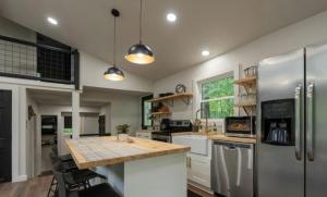 Modern Mountain Hideaway-private sauna, 3pm checkin